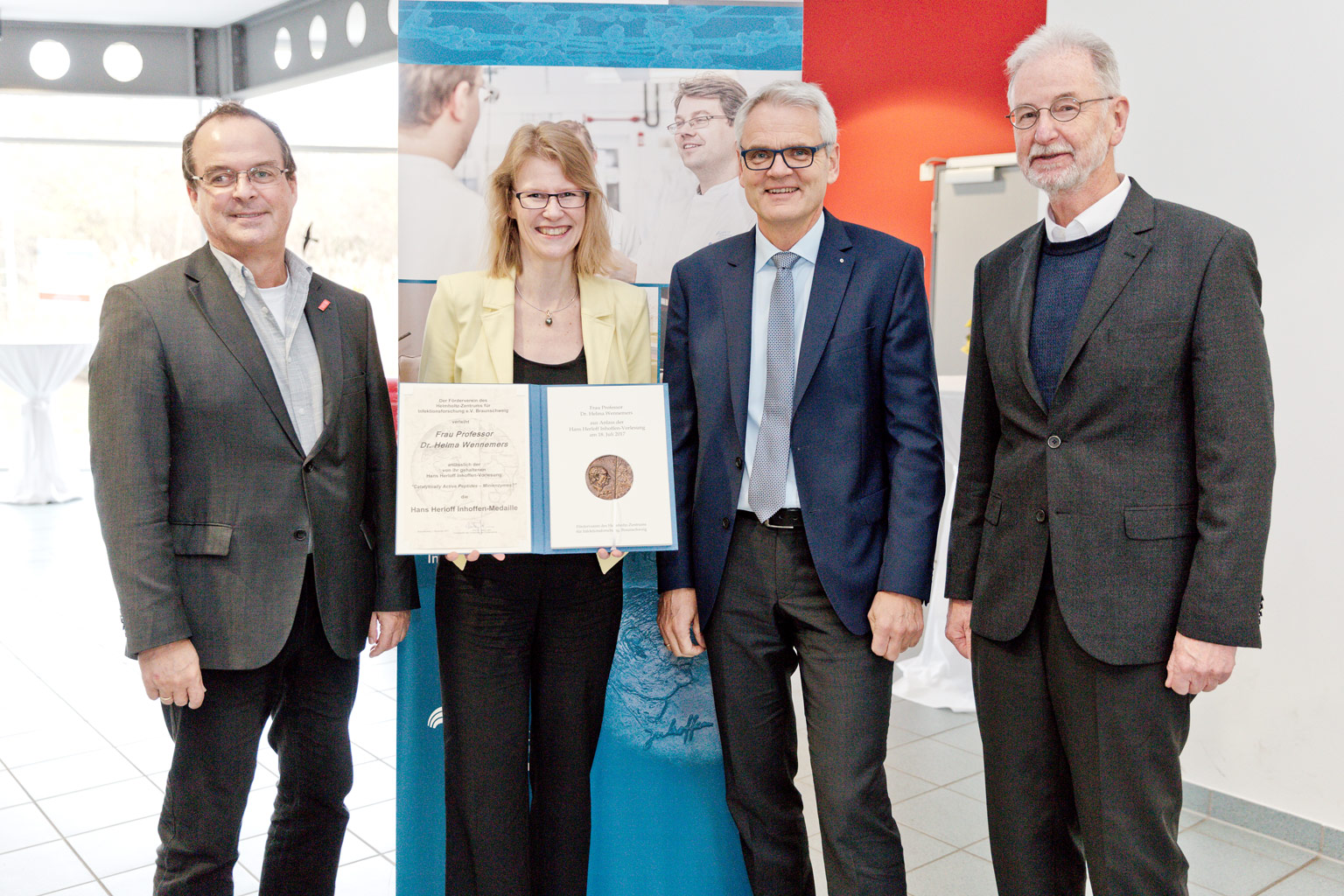 Enlarged view: Prof. Wennemers receives the Inhoffen Medal 2017