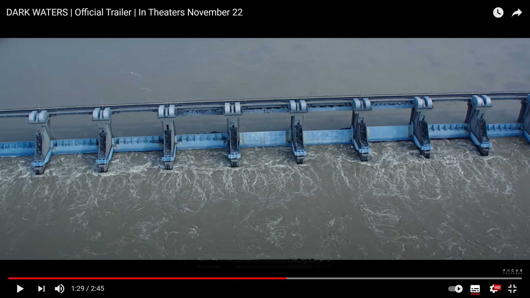 Screenshot of the official trailer "Dark Waters" on Youtube.