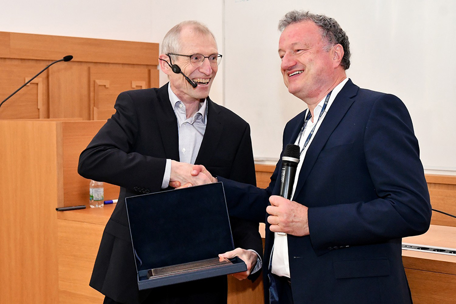 Karl-Heinz Altmann giving his talk on "Total Synthesis and Functional Exploration of Macrocyclic Natural Products" at the Tony Holý Lecture in Prague (Photo: IOCB Prague)