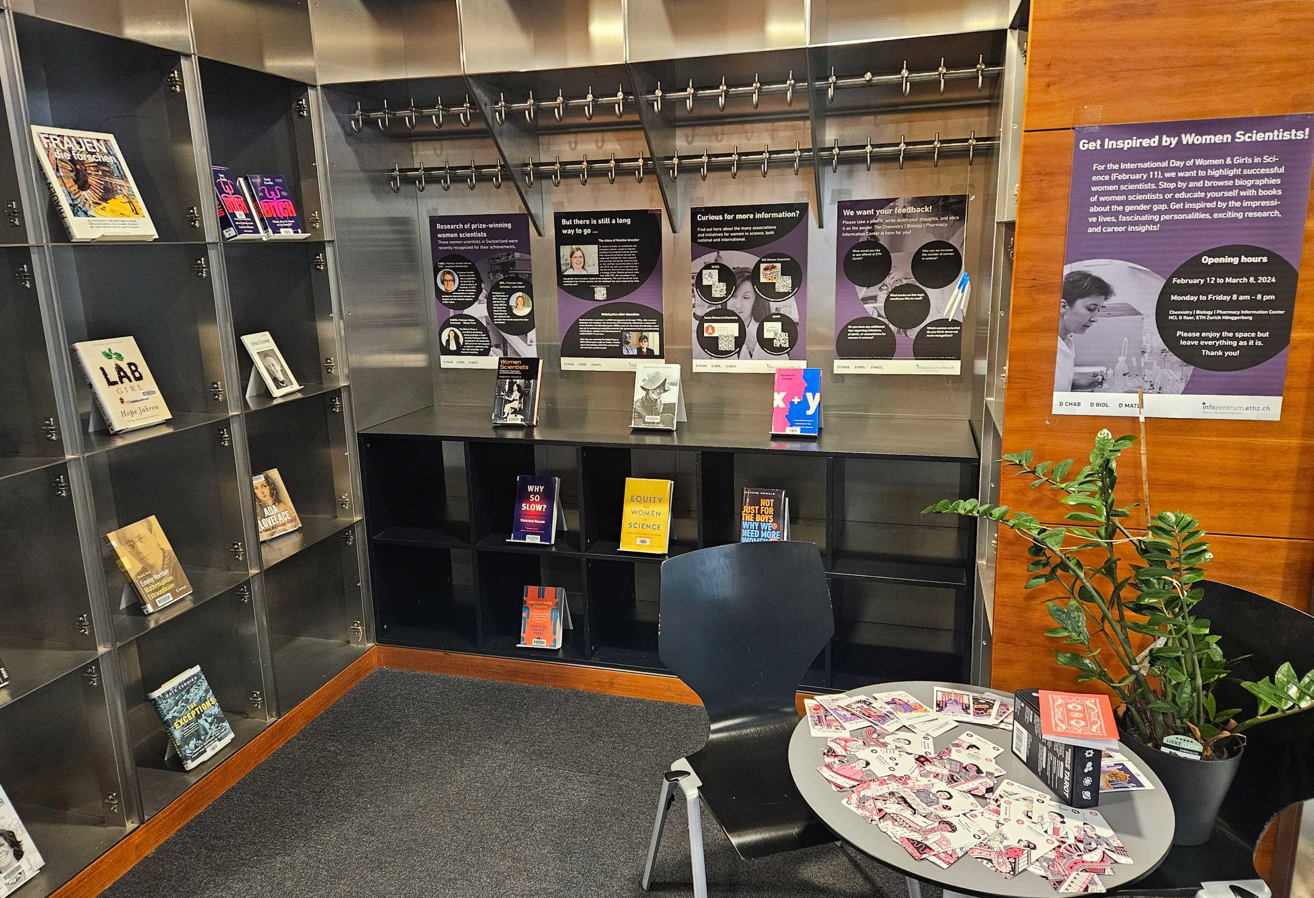 Insight into the book exhibition in the Information Center