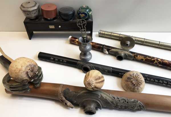 Chinese opium pipes