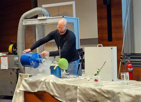 Jan Cvengros doing his experimental show