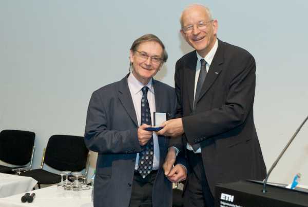 Enlarged view: Presentation of the Richard R. Ernst Medal
