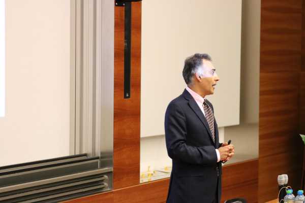 Vergrösserte Ansicht: Prelog Lecture 2018 Prof. Chaitan Khosla