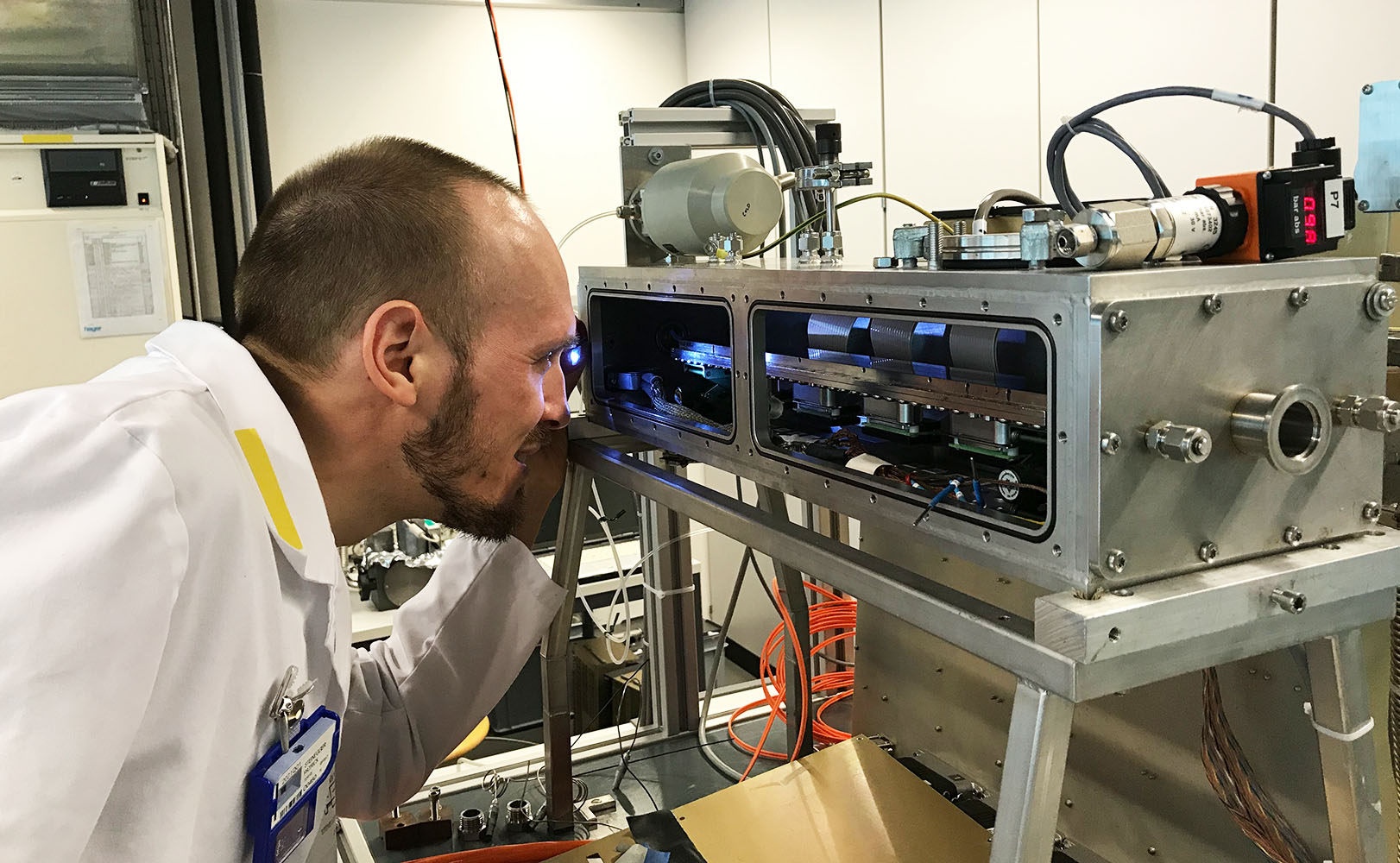 Patrick Steinegger running a chromatography experiment