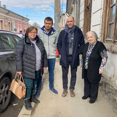 Prof. Kovalenko with his mother, mother-in-law and a friend on their way from Moldova to Zurich