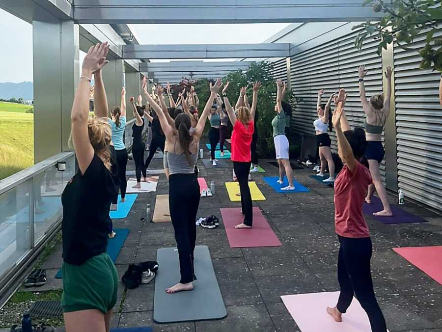 Time to relax and have fun: yoga event on the roof of the HCI building