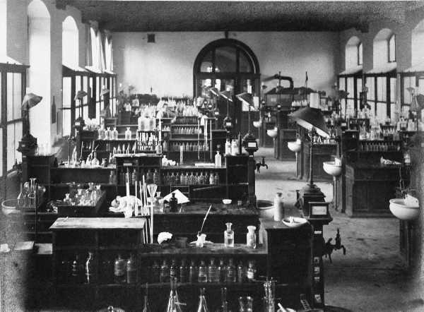 Vergrösserte Ansicht: Die alten chemischen Laboratorien des eidgenössischen Polytechnikums in Zürich